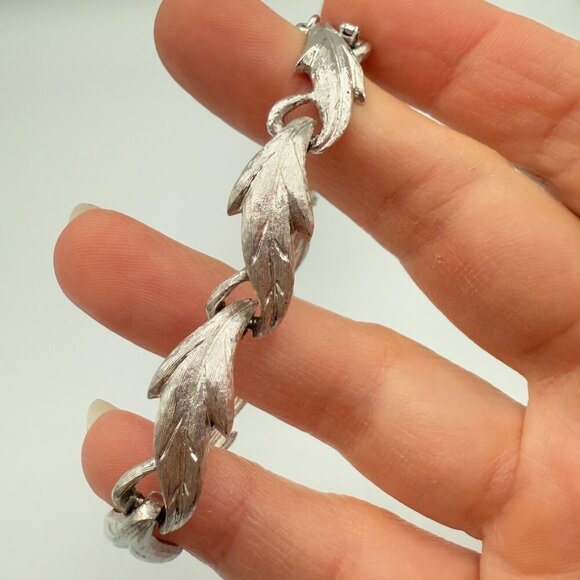 Vintage Monet Brushed Silver Leaf Design Bracelet with Safety Clasp - Picture 5 of 16